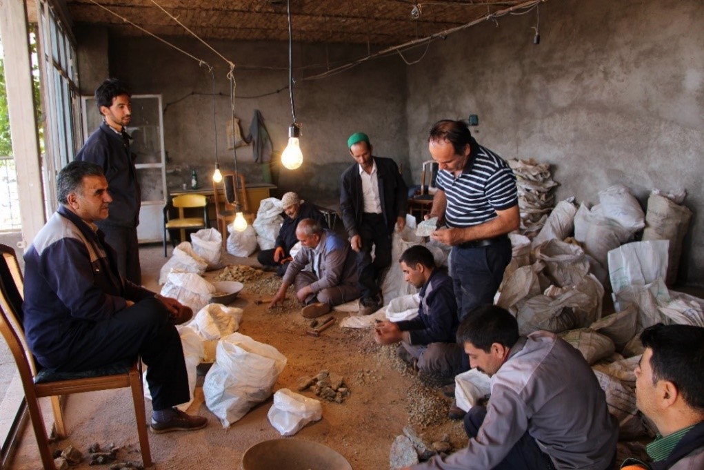 سنگ جویی در معدن فیروزه نیشابور